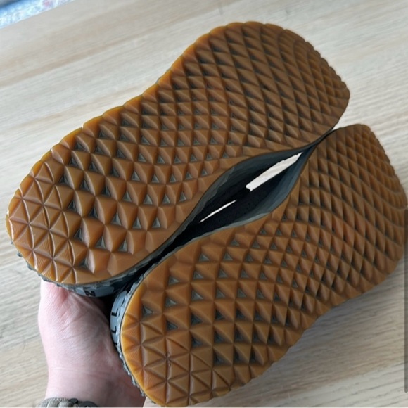 LIKE NEW NOBULL RIPSTOP RUNNER (W 7.5) - Picture 5 of 6